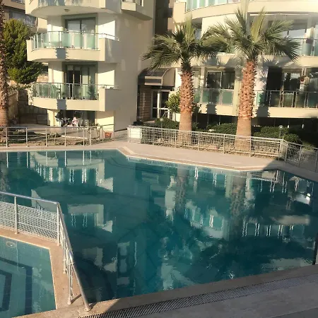 Fully Furnished 2beds With The Pool. شقة *